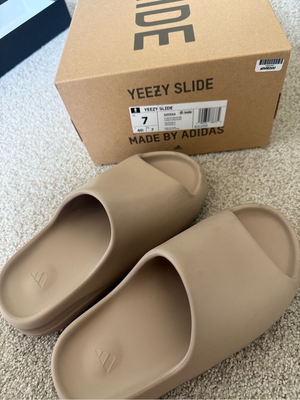 YEEZY SLIDES